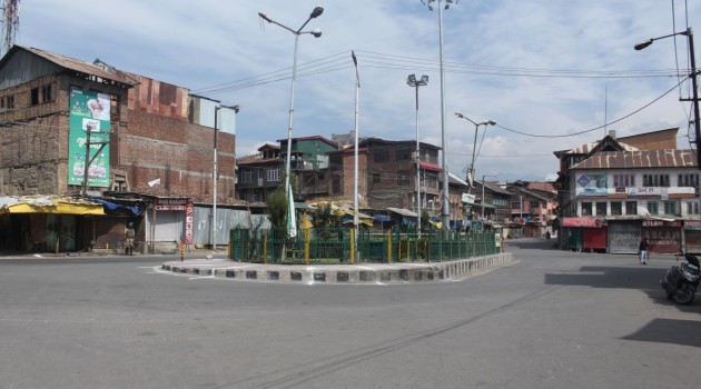 Kashmir shuts against civilian killings, Congregational prayers disallowed in Srinagar’s Jamia Masjid