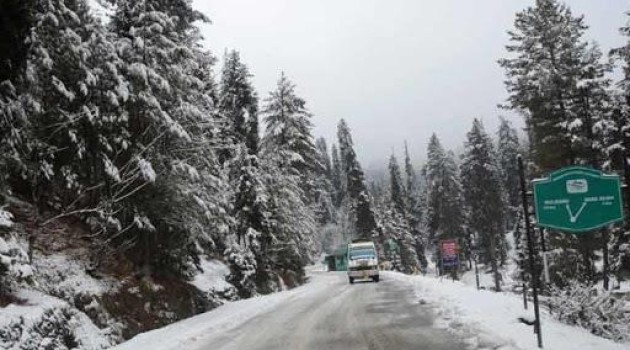 Traffic to dozens of far-flung, remote areas remain suspended in north Kashmir