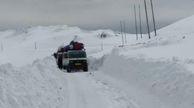 Fresh Snowfall :Mughal Road  and Bandipora-Gurez road closed