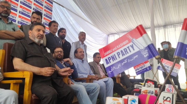 Javaid Mustafa Mir joins Apni Party; Altaf Bukhari welcomes him with open arms