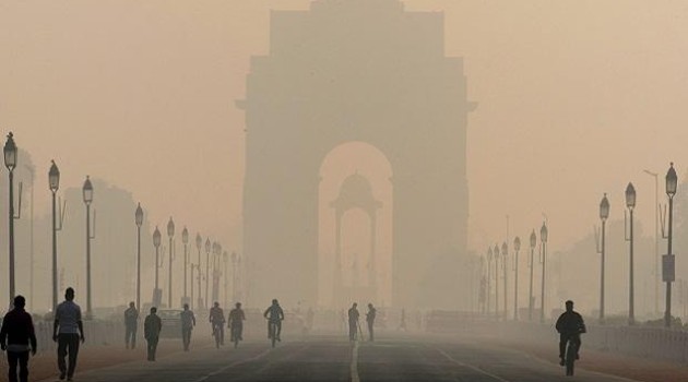 Dense fog continues to cover cities as winter grips North India