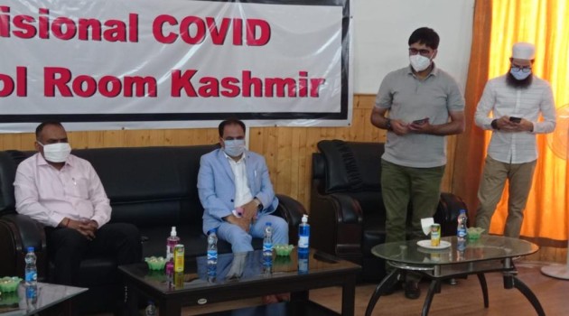 Div Com Kashmir reviews progress in containment, mitigation of possible threat from ‘Omicron’ variant