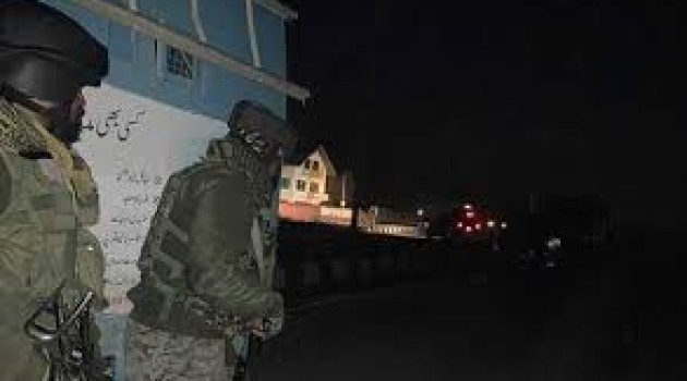Kulgam Encounter: Cop, JeM militant killed, 03 Army soldiers, 02 civilians injured in ongoing gunfight: IGP Kashmir