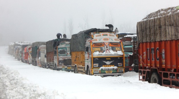 Srinagar-Jammu National highway closed