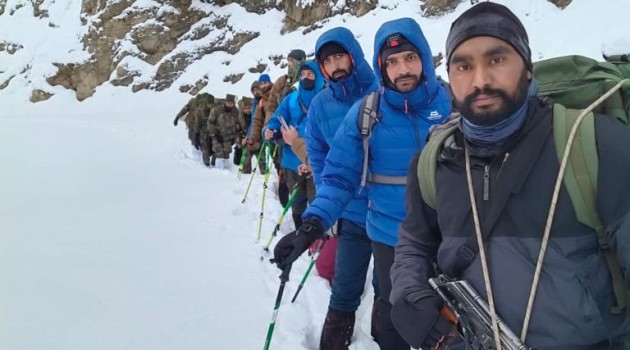 Indian Army and SDRF rescue teams mobilised at Margan pass