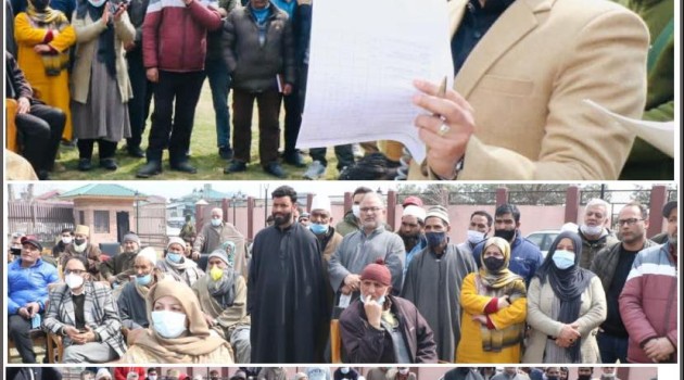 Weekly Block Diwas:DC Srinagar holds Grievance Redressal Camp at Shalteng