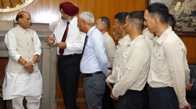 Raksha Mantri Shri Rajnath Singh interacts with Tiranga Mountain Rescue team in New Delhi