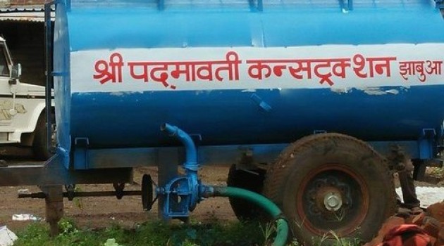 Need-based Employee Surprisingly Overlooks Water Tanker Service of Jal Shakti At Sumbal