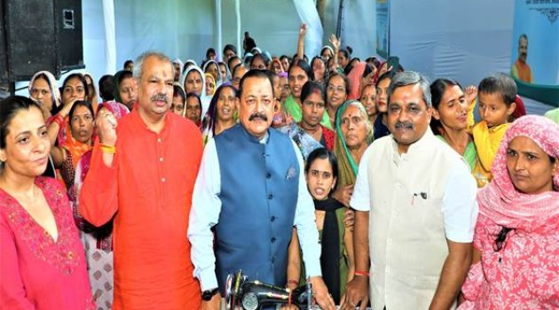 Union Minister Dr Jitendra Singh distributes sewing machines to slum dweller women at Sardar Patel Camp near Mother Teresa Crescent, New Delhi to mark the Seva Pakhwada; Also visits Old Age Home and interacts with senior citizens