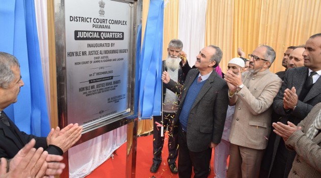 Chief Justice inaugurates residential quarter, lawyers chamber cum utility complex in Pulwama