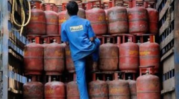 Commercial LPG cylinder prices slashed by Rs 171.5 per unit