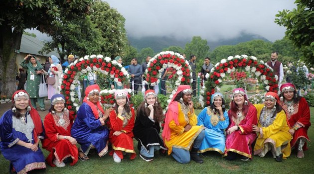 G20 delegates visit Mughal garden, enjoy golf in Srinagar