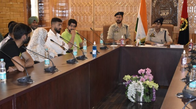 Police facilitates meeting with NOKs of Police Martyrs in Baramulla