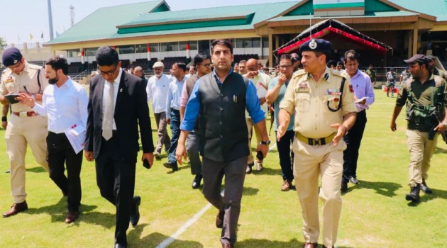 DC Srinagar visits Bakshi Stadium to oversee arrangements for the Independence Day celebrations