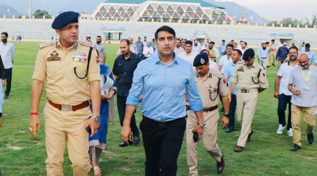 DC Srinagar visits Bakshi Stadium to take on-site review of arrangements for Independence Day celebrations