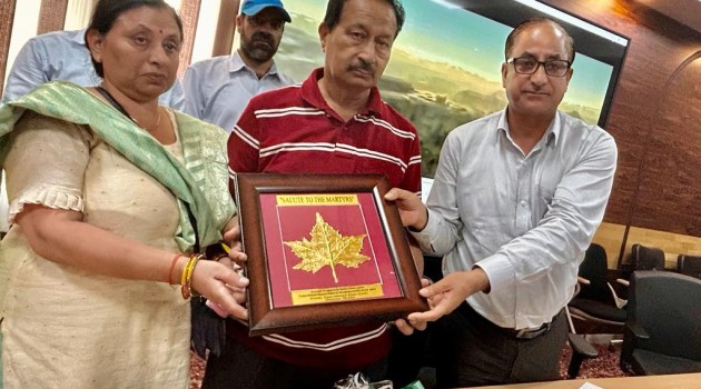 Director JKEDI felicitates family of Martyrs on their visit to JKEDI