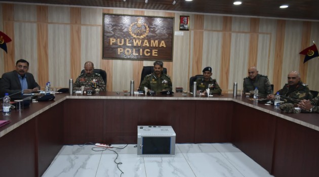 DGP visits Shopian, Pulwama:Chairs joint meeting of Army, CRPF & Police officers; Reviews Security scenario