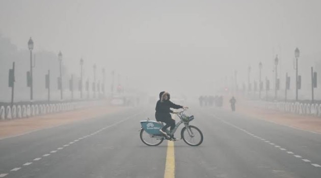 Extreme cold, dense fog continue to disrupt life in Delhi, North India