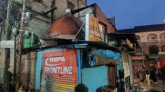 3 shops damaged in fire in Srinagar’s Lal Chowk