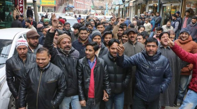 Non-locals protest in Srinagar against attacks on Kashmiris in their states