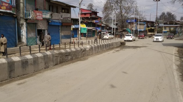 Pulwama shuts to mourn the killing of 3 militants and a civilian