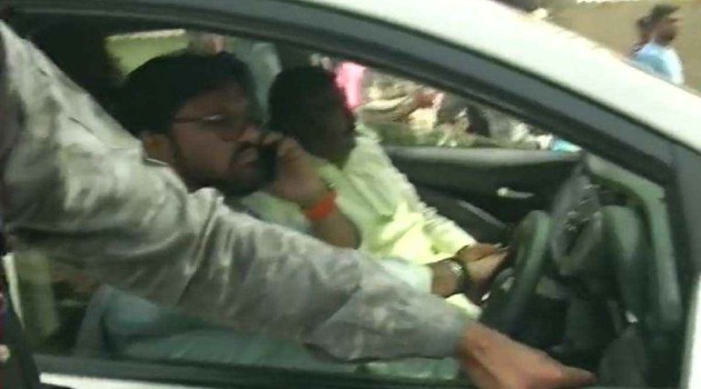 Union Minister and BJP’s Asansol candidate Babul Supriyo’s car vandalised