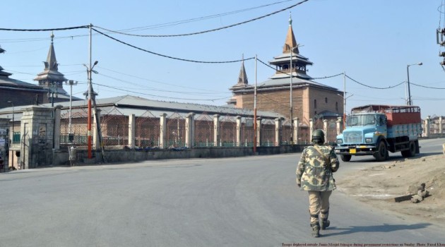 Historic Jamia Masjid in Srinagar closed as a precautionary measure