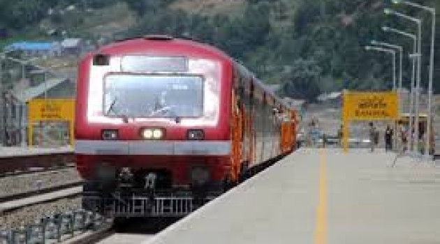 Train service resumes in Kashmir