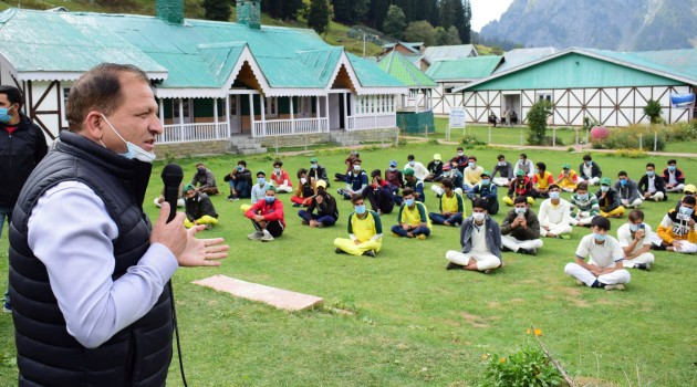 Cleanliness drive held in Sonamarg on world Tourism Day