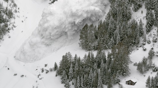 JKDMA Issues Avalanche Alert for 7 Districts