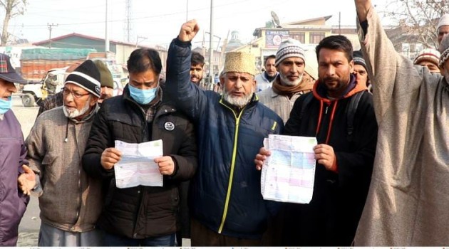 Tangpora residents up in arms against tariff hike, unscheduled power cuts