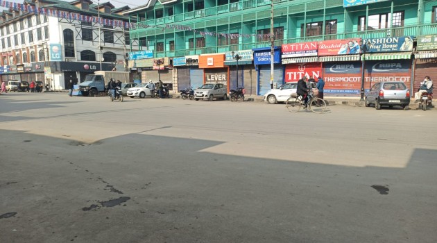Lawaypora encounter: Spontaneous shutdown in Srinagar markets