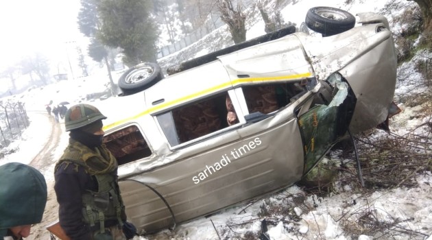 Three injured as vehicle Overturns in Boniyar
