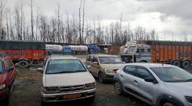 Traffic remains suspended on Srinagar-Jammu highway for 2nd day