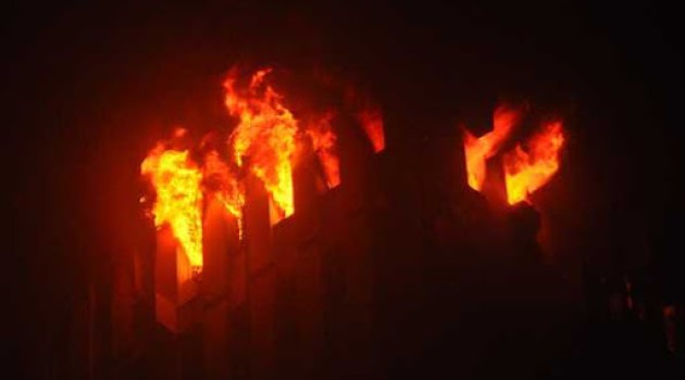 Massive Fire Breaks Out in Srinagar Locality, Firefighter Suffers Injuries