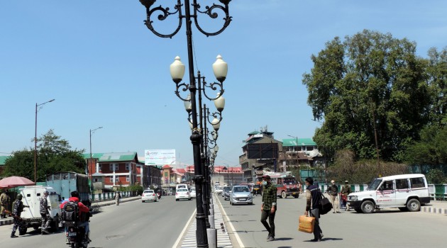 Restrictions under 144 CrPC continues, no transport, business activities in Kashmir