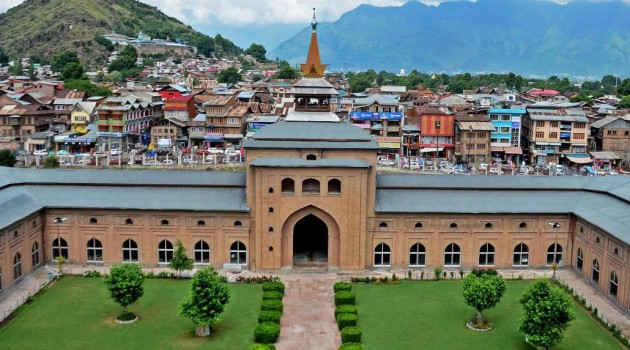 COVID-19 lock down; No congregational prayers in most shrine, mosques in Kashmir