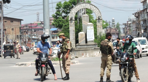 Authorities impose strict restrictions in Srinagar on death anniversaries of Molvi Farooq, Gani Lone