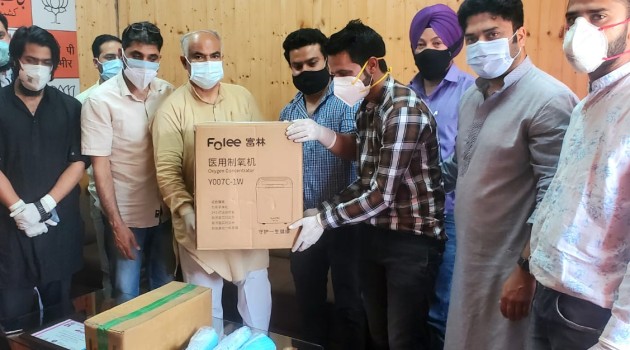 COVID19 outreach: Ashok Koul distributes oxygen concentrators among NGO’s in Srinagar
