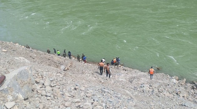 22-year-old youth from UP killed, 6 others feared dead as cab falls into Chenab near Ramban