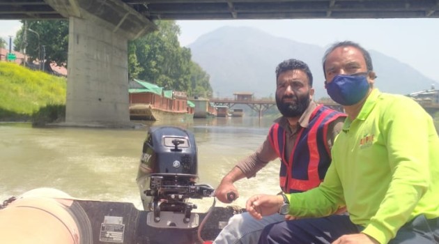River Police rescues man after he jumps into the river Jehlum