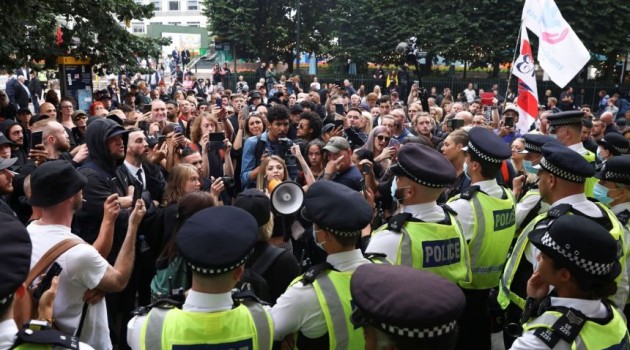 London police say 5 officers injured in clashes with anti-COVID vaccine protesters