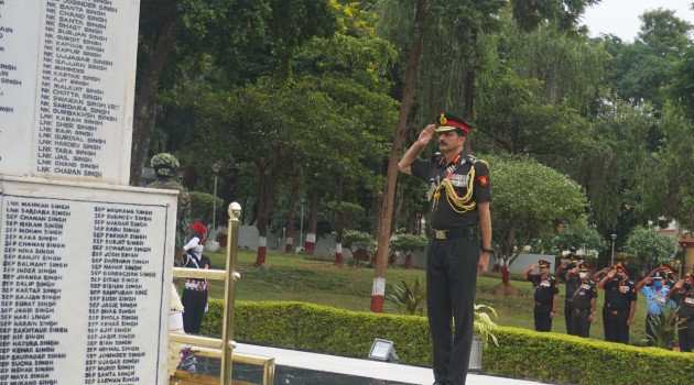 Lt Gen Devendra Sharma takes charge as COS Western Command