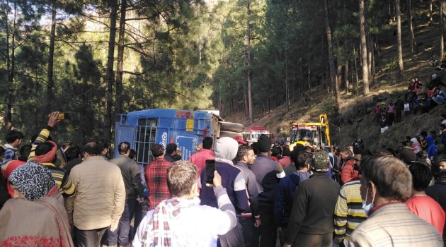 3 feared dead after bus turns turtle in Rajouri