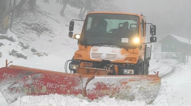 Snowfall in parts of Kashmir valley, rains in plains as mercury rises in J&K, Ladakh