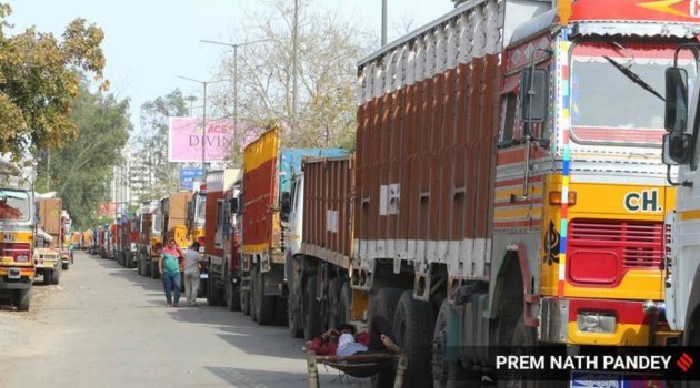8820 fruit-laden trucks among 10,000 HMVs cross Qazigund in last 24 hours: Officials