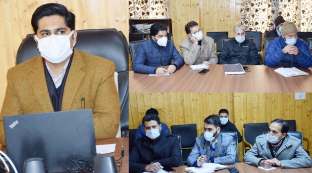 DC B’pora reviews Covid-19 containment measures in district