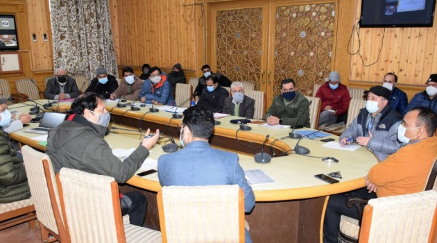 Div Com Kashmir chairs meeting for installation of smart meters