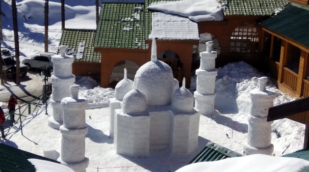 A snow-sculpture of Taj Mahal created by Grand Mumtaz Resorts at world-famous ski resort of Gulmarg on Friday attracting the tourists and locals