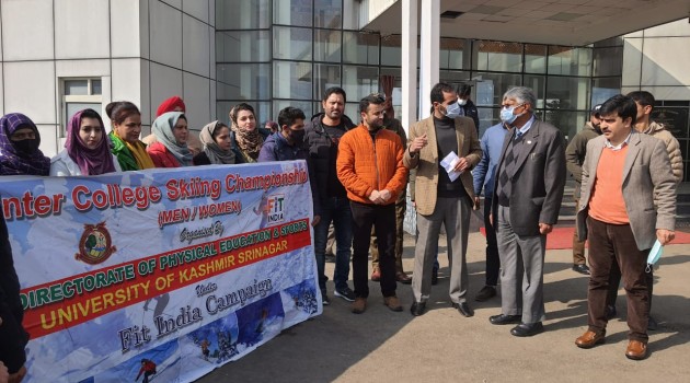 KU VC flags off girl student contingent for snow skiing course at Gulmarg